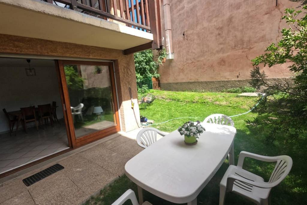 Briançon, Appartement avec jardin et terrasse. Exterior foto