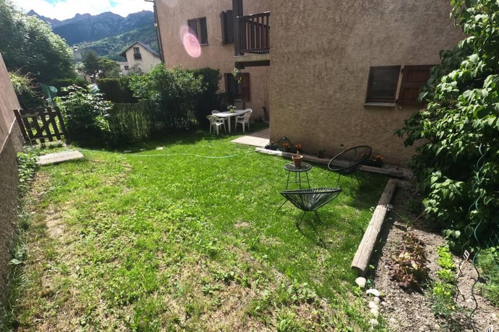 Briançon, Appartement avec jardin et terrasse. Exterior foto